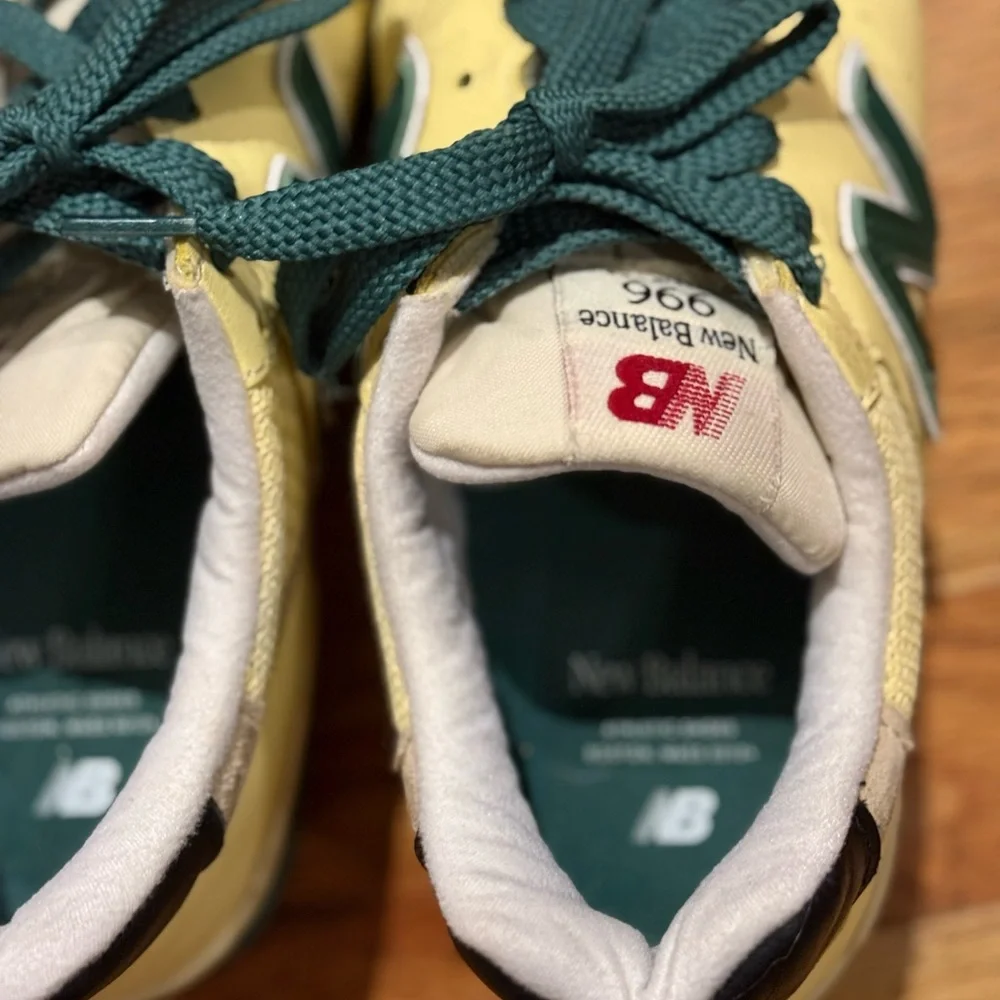 New Balance balance adorns teddy